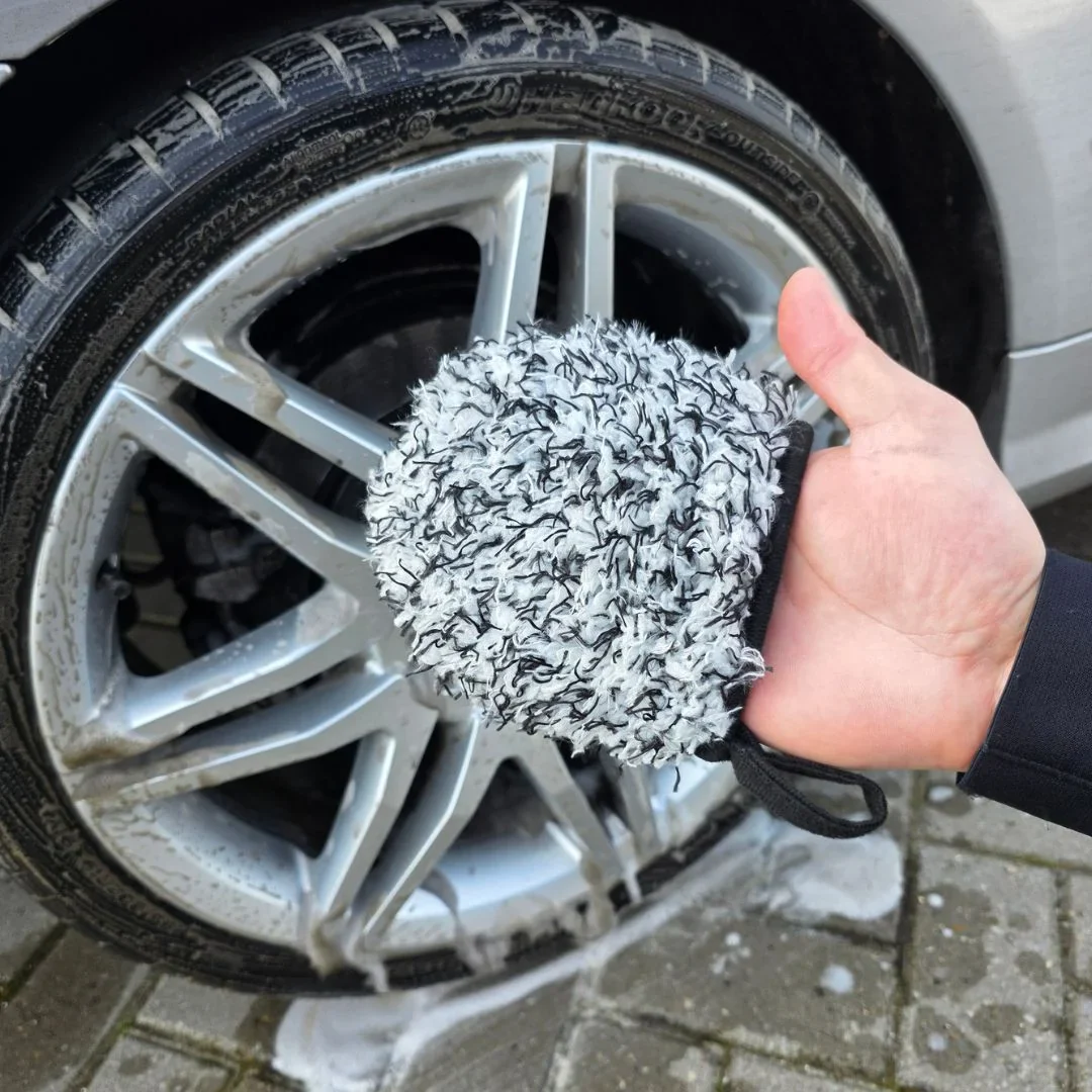 Microfiber Wheel Mitt - Image 2