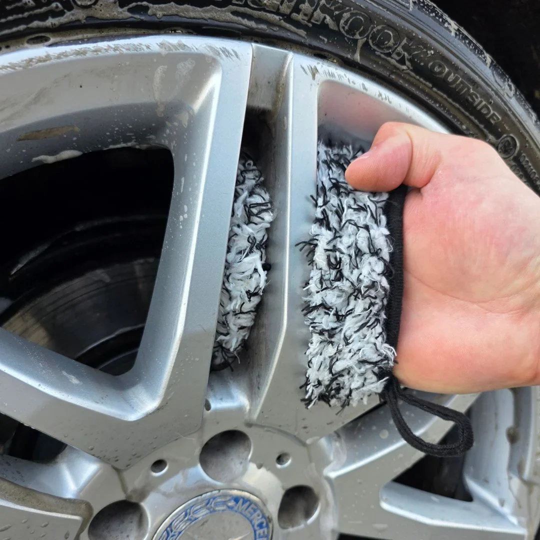 Microfiber Wheel Mitt - Image 4
